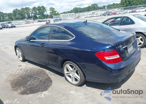 2013 Mercedes-Benz C 250 z USA, uszkodzony, nr VIN WDDGJ4HB9DF979566